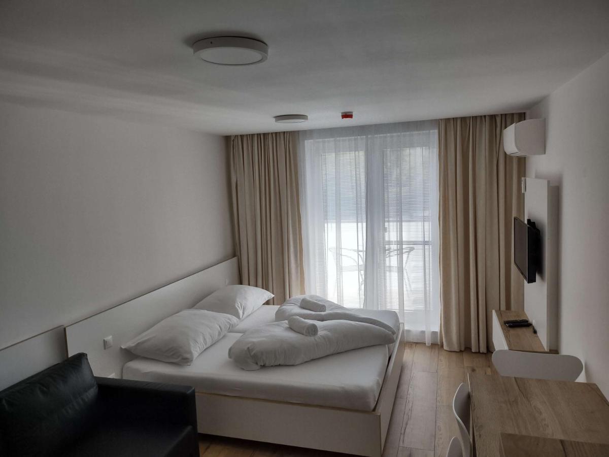 Apartman Kyjev Podhajska Ngoại thất bức ảnh
