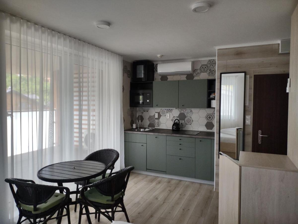 Apartman Kyjev Podhajska Ngoại thất bức ảnh