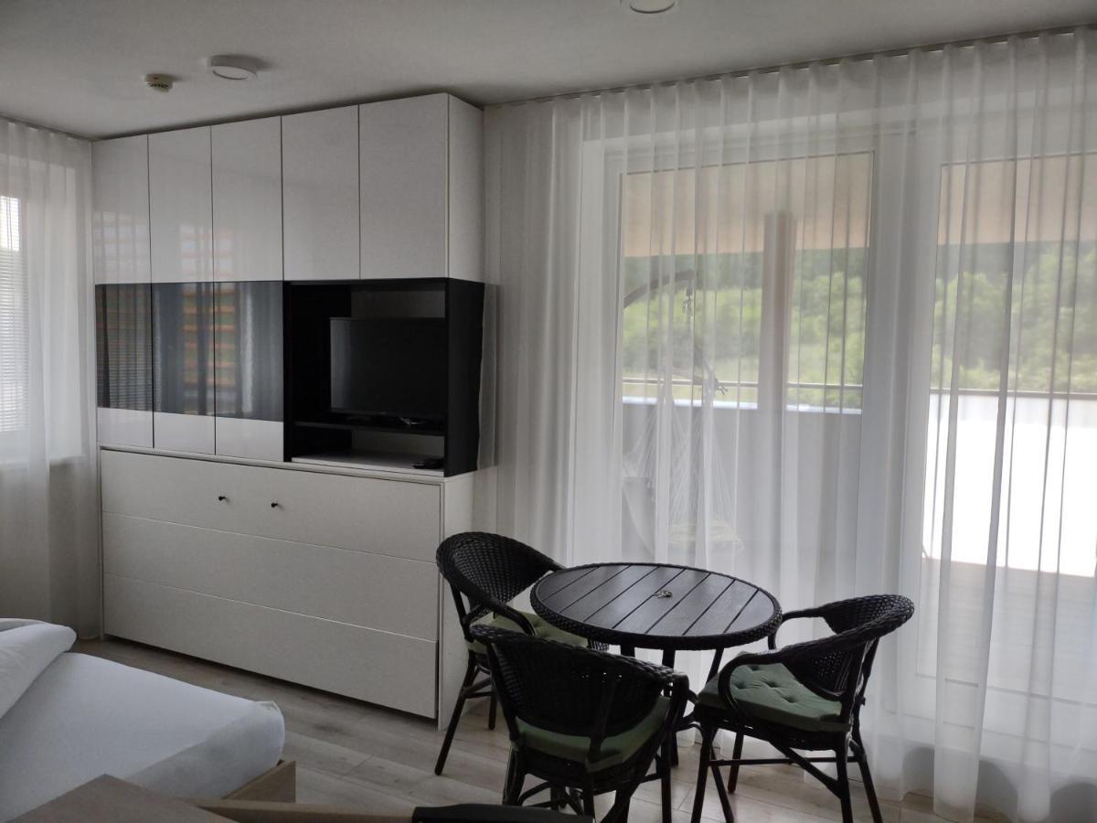 Apartman Kyjev Podhajska Ngoại thất bức ảnh