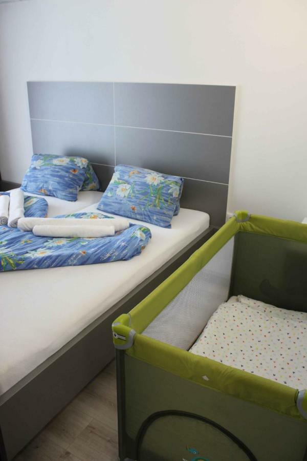 Apartman Kyjev Podhajska Ngoại thất bức ảnh